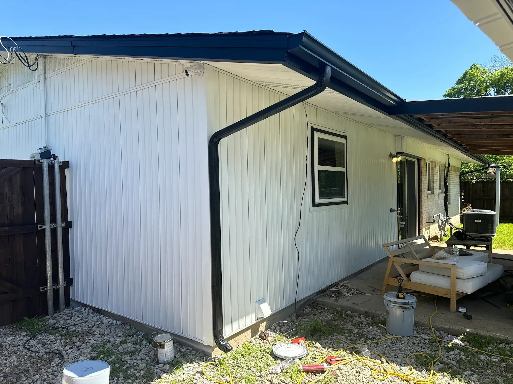 Offwhite painted ceiling with grid of gray painted extruded ceiling accent pieces